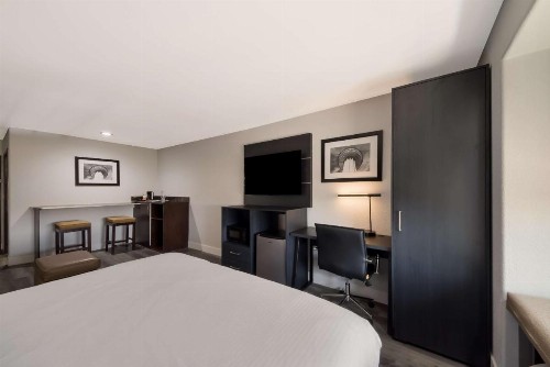 Microtel Inn & Suites by Wyndham San Antonio by SeaWorld - image 10