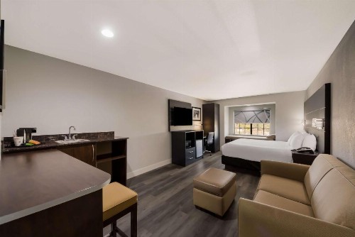 Microtel Inn & Suites by Wyndham San Antonio by SeaWorld - image 11