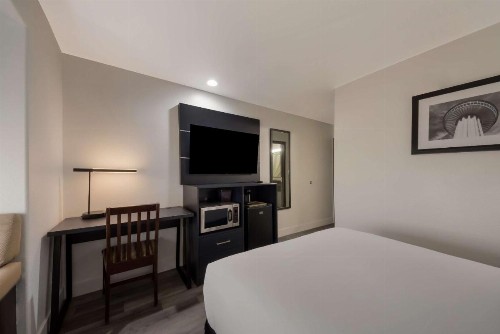 Microtel Inn & Suites by Wyndham San Antonio by SeaWorld - image 19