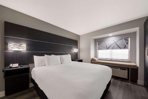 Microtel Inn & Suites by Wyndham San Antonio by SeaWorld - image 2
