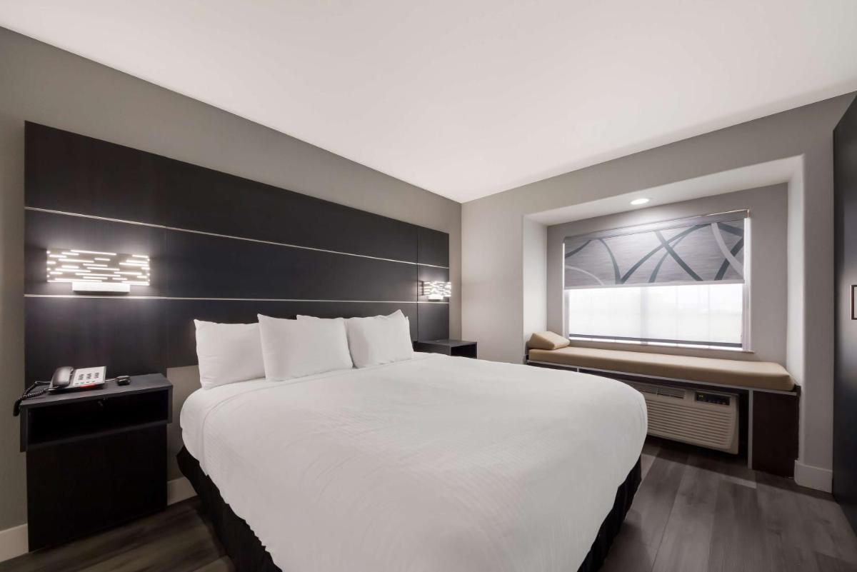 Microtel Inn & Suites by Wyndham San Antonio by SeaWorld - image 2