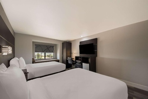 Microtel Inn & Suites by Wyndham San Antonio by SeaWorld - image 28