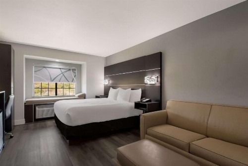 Microtel Inn & Suites by Wyndham San Antonio by SeaWorld - image 4