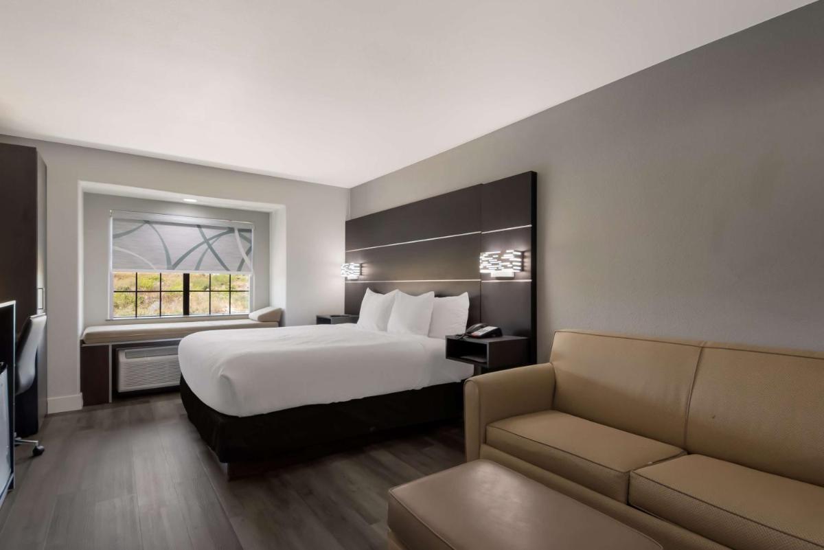 Microtel Inn & Suites by Wyndham San Antonio by SeaWorld - image 4