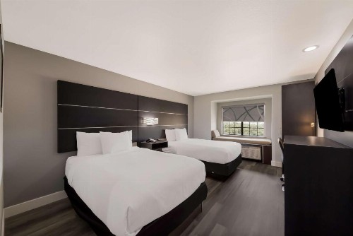 Microtel Inn & Suites by Wyndham San Antonio by SeaWorld - image 5