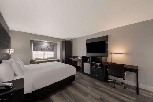 Microtel Inn & Suites by Wyndham San Antonio by SeaWorld - image 9