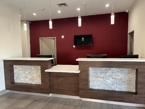Quality Suites North IH 35 - image 22