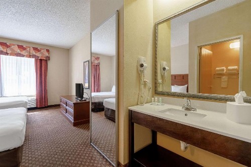 Quality Suites - image 10