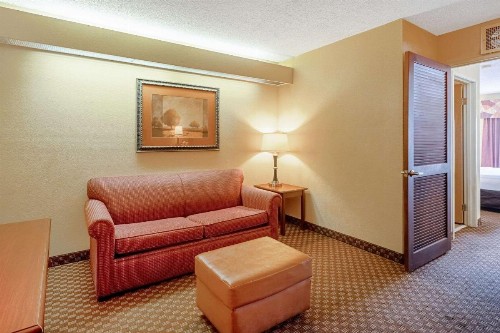 Quality Suites - image 19