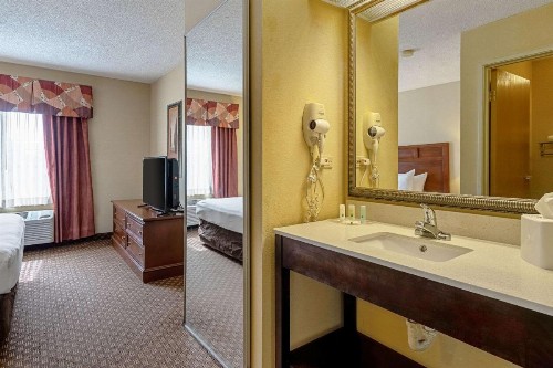 Quality Suites - image 20
