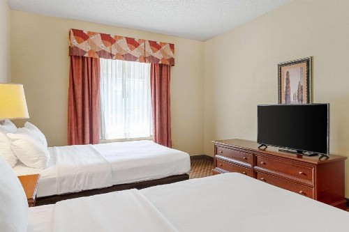 Quality Suites - image 30