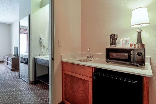 Quality Suites - image 36