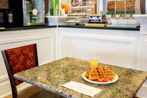 Quality Suites - image 7