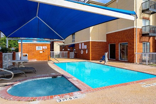 Quality Suites - image 8
