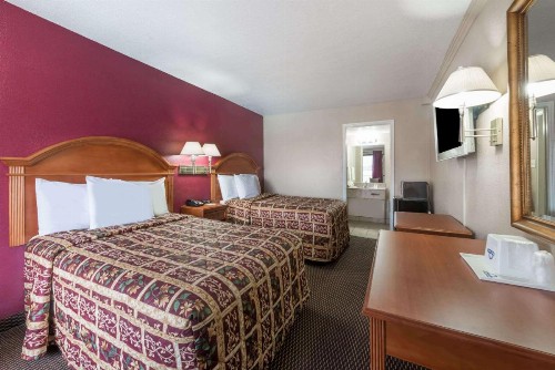 Days Inn by Wyndham San Antonio Splashtown/ATT Center - image 12