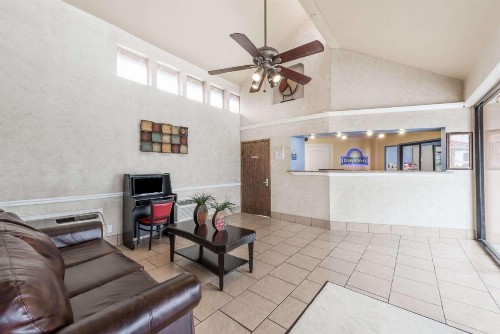 Days Inn by Wyndham San Antonio Splashtown/ATT Center - image 3