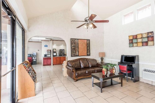 Days Inn by Wyndham San Antonio Splashtown/ATT Center - image 5