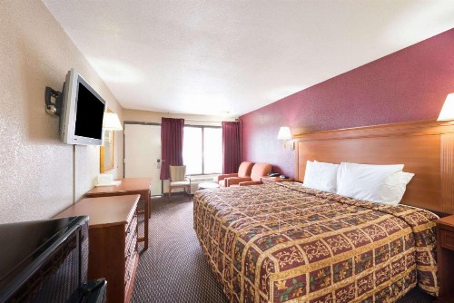 Days Inn by Wyndham San Antonio Splashtown/ATT Center - image 7