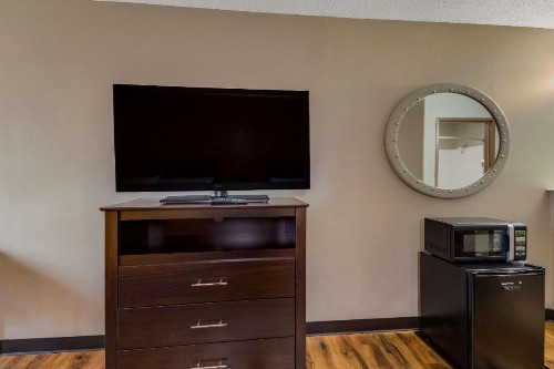 Express Inn & Suites - San Antonio Sea World Medical Center - image 15
