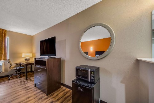Express Inn & Suites - San Antonio Sea World Medical Center - image 16