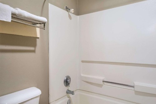 Express Inn & Suites - San Antonio Sea World Medical Center - image 18