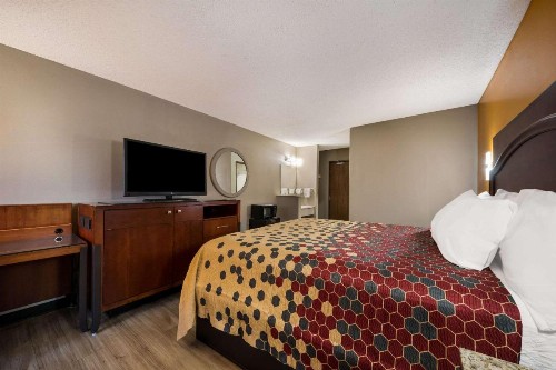 Express Inn & Suites - San Antonio Sea World Medical Center - image 21