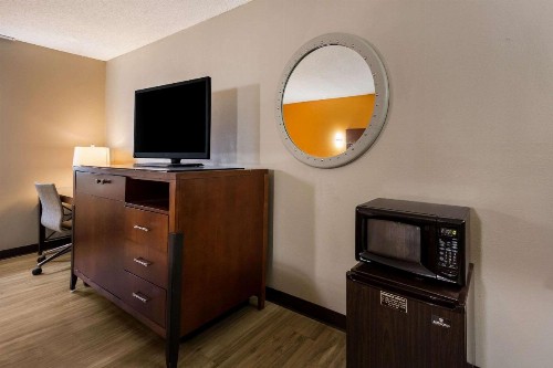 Express Inn & Suites - San Antonio Sea World Medical Center - image 24