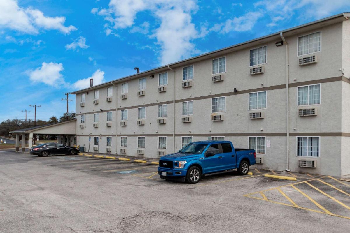 Express Inn & Suites - San Antonio Sea World Medical Center - image 3