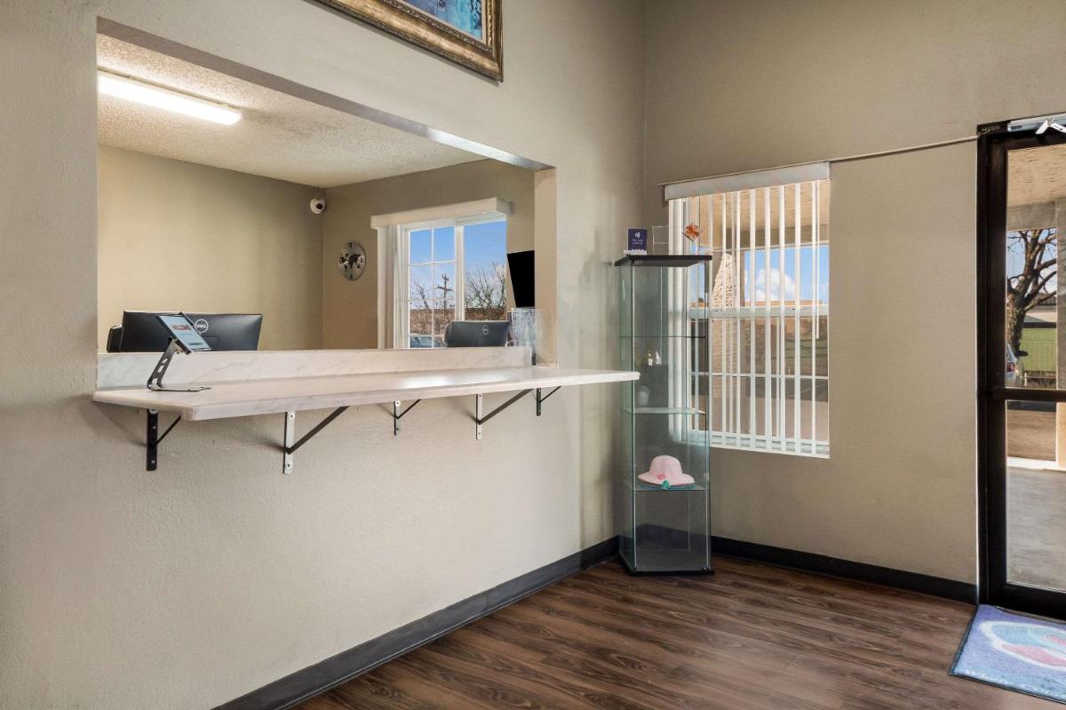Express Inn & Suites - San Antonio Sea World Medical Center - image 4