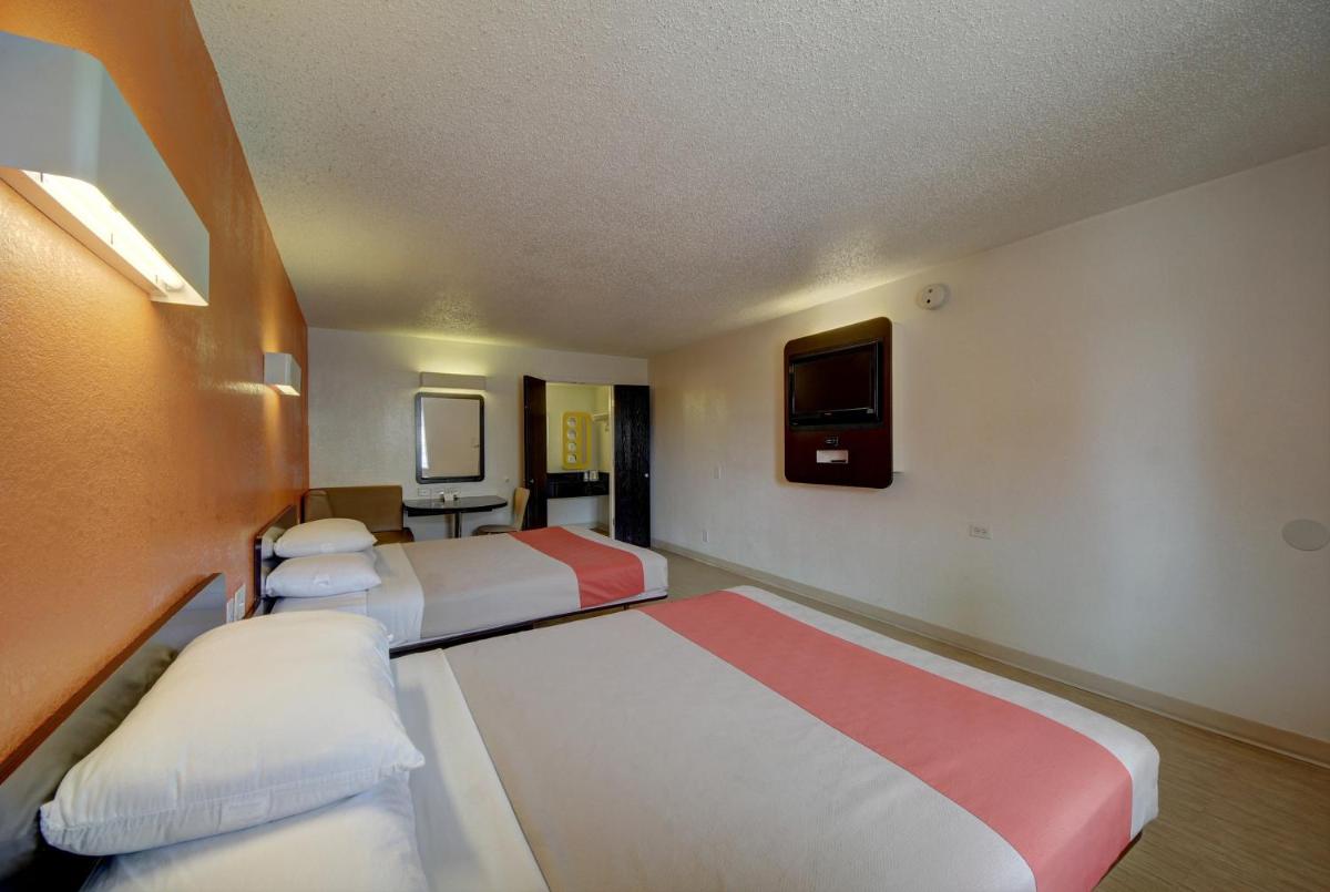 Motel 6-San Antonio TX - Downtown - Market Square - image 3