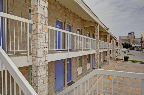 Motel 6-San Antonio TX - Downtown - Market Square - image 30