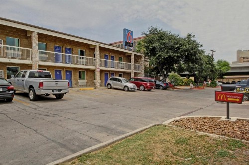 Motel 6-San Antonio TX - Downtown - Market Square - image 37