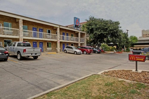 Motel 6-San Antonio TX - Downtown - Market Square - image 42