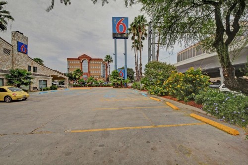 Motel 6-San Antonio TX - Downtown - Market Square - image 44