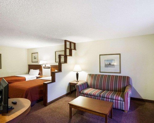 Rodeway Inn & Suites South of Fiesta Park - image 12
