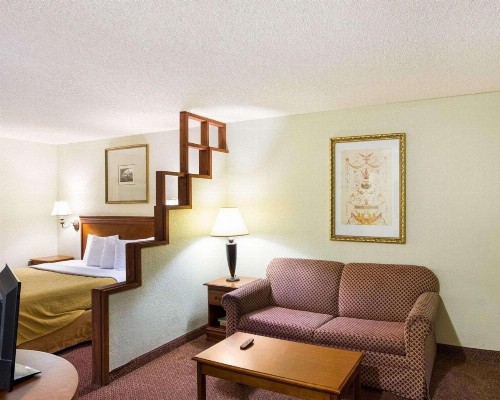 Rodeway Inn & Suites South of Fiesta Park - image 19