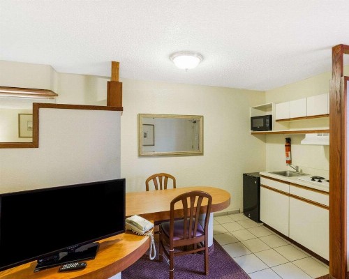 Rodeway Inn & Suites South of Fiesta Park - image 20