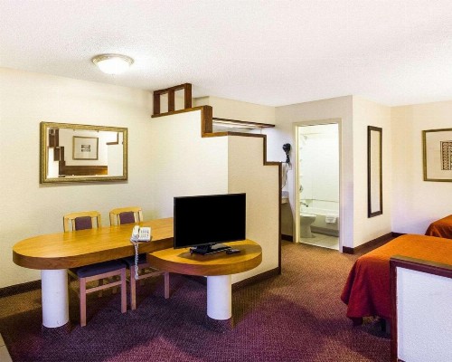 Rodeway Inn & Suites South of Fiesta Park - image 22