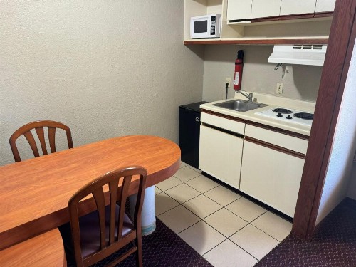 Rodeway Inn & Suites South of Fiesta Park - image 25