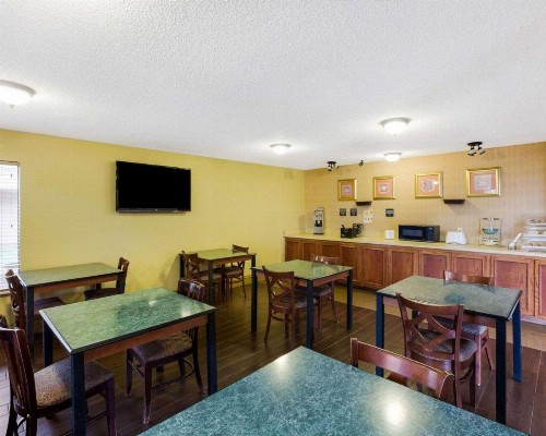 Rodeway Inn & Suites South of Fiesta Park - image 26