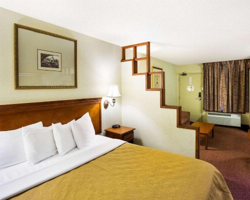 Rodeway Inn & Suites South of Fiesta Park - image 27
