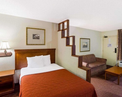 Rodeway Inn & Suites South of Fiesta Park - image 28