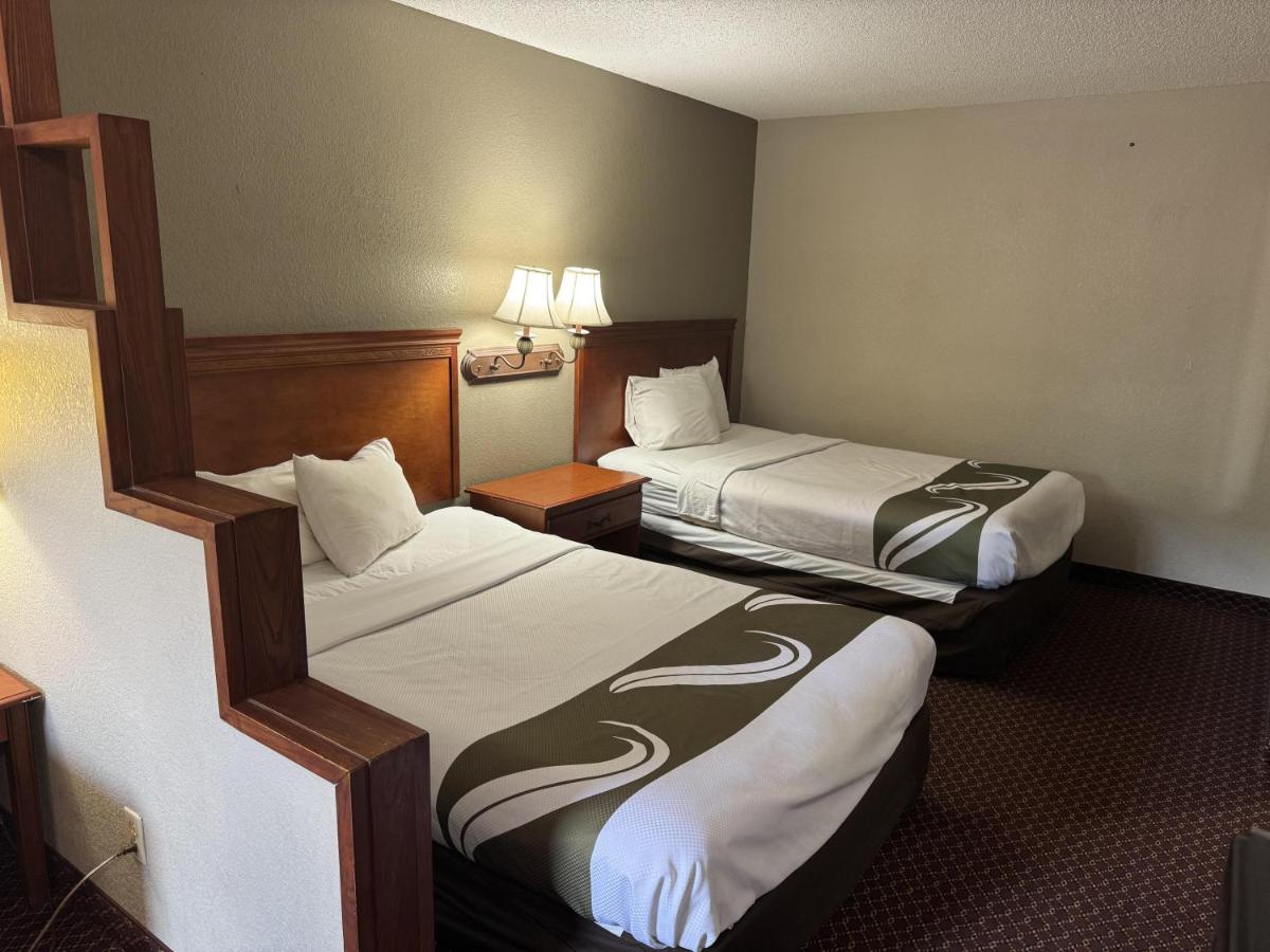 Rodeway Inn & Suites South of Fiesta Park - image 3