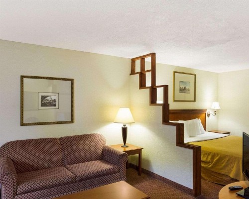 Rodeway Inn & Suites South of Fiesta Park - image 33