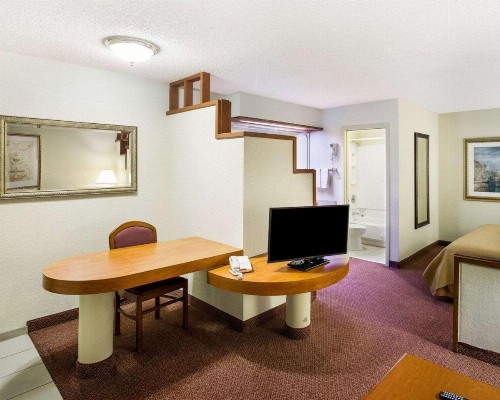Rodeway Inn & Suites South of Fiesta Park - image 34