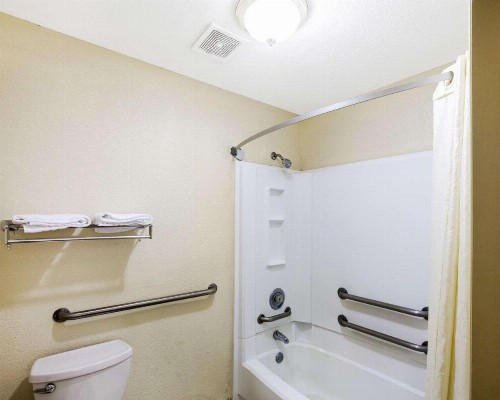 Rodeway Inn & Suites South of Fiesta Park - image 39