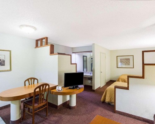 Rodeway Inn & Suites South of Fiesta Park - image 40