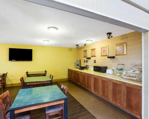 Rodeway Inn & Suites South of Fiesta Park - image 42