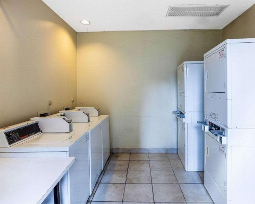 Rodeway Inn & Suites South of Fiesta Park - image 5