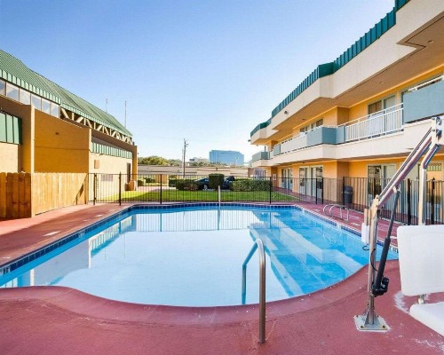 Rodeway Inn & Suites South of Fiesta Park - image 6